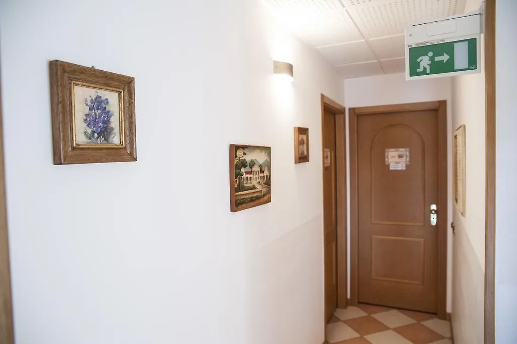 Pensión Hotel Casa Hellen Monteforte dʼAlpone