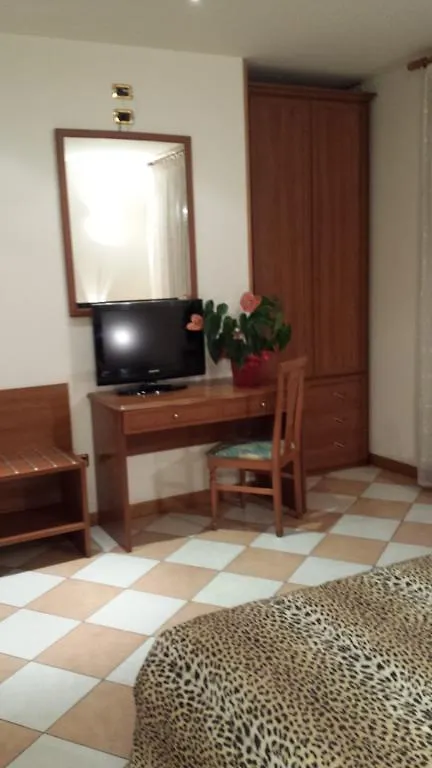 Hotel Casa Hellen Monteforte dʼAlpone Italia